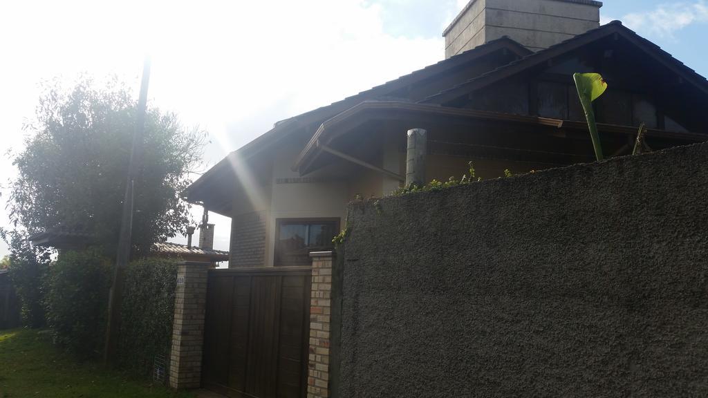 Villa Casa da Márcia - Guarda do Embaú Esterno foto